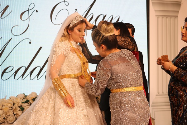 Foto - Düğün değil darphane! Aşiret düğününde takılanlar dudak uçuklattı