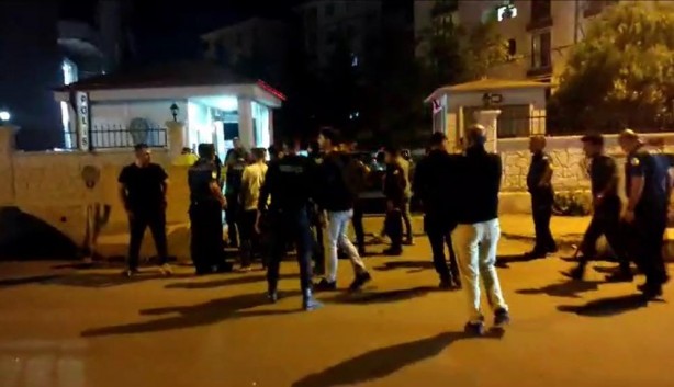 Düğün değil meydan savaşı: Polise taşlı, sopalı ve baltalı saldırı