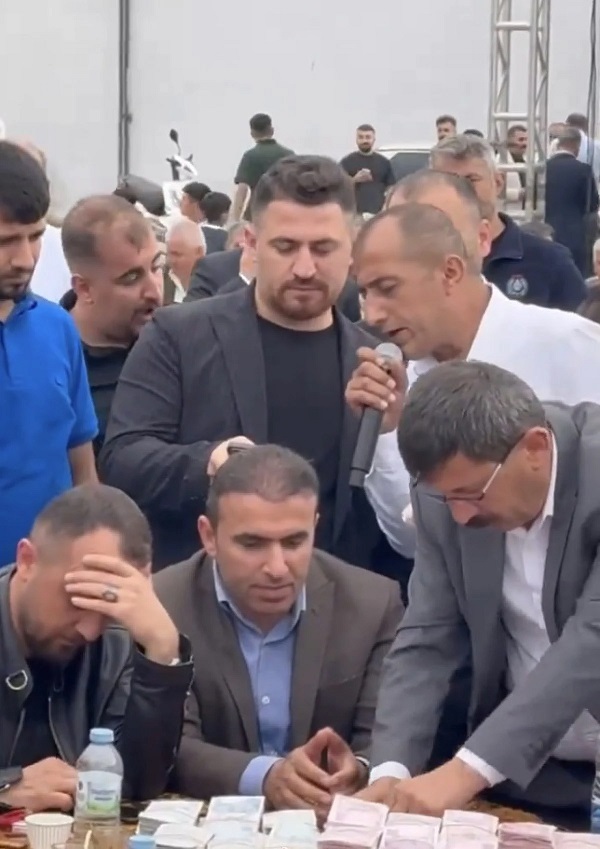 Foto - Düğün değil sanki banka şubesi! Para saymaktan yorulmak böyle bir şey