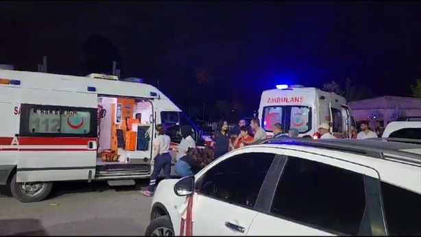 Düğün evine gidenler kendilerini hastanede buldu!