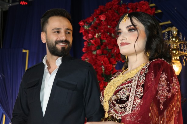 Foto - Düğün salonu değil sanki banka! Bu düğüne para sayma makinesi lazım