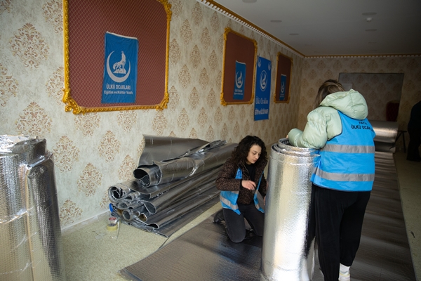 Foto - Düğün salonunda depremzedeler için çadır ve soba üretimi