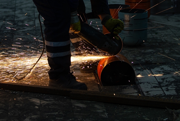 Foto - Düğün salonunda depremzedeler için çadır ve soba üretimi