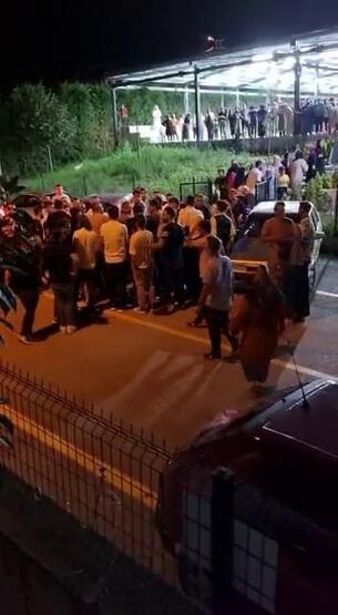 Foto - Düğünde başlayan kavga sokağa taştı! Ortalık savaş alanına döndü