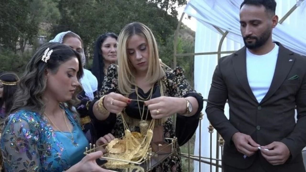 Foto - Düğünleri iki gün iki gece sürdü! Gelin ve damada kilolarca altın takıldı