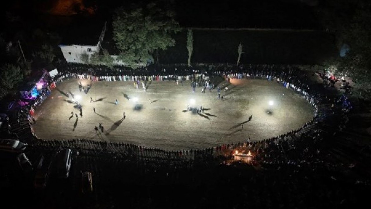 Foto - Düğünleri iki gün iki gece sürdü! Gelin ve damada kilolarca altın takıldı