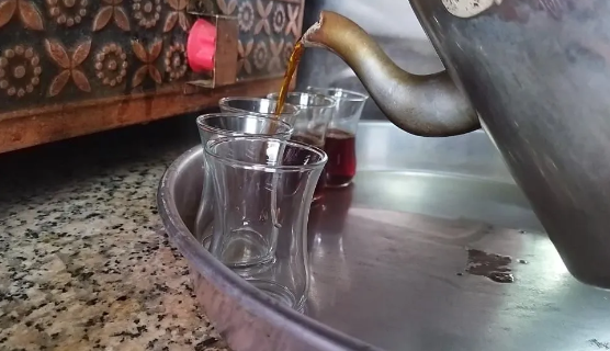 Foto - Dükkana "Yarım çay bulunur" yazısı astı! Nedeni herkesi şaşırttı
