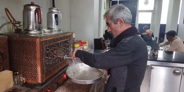 Foto - Dükkana "Yarım çay bulunur" yazısı astı! Nedeni herkesi şaşırttı