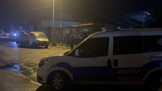 Foto - Dükkanı silahla taradılar