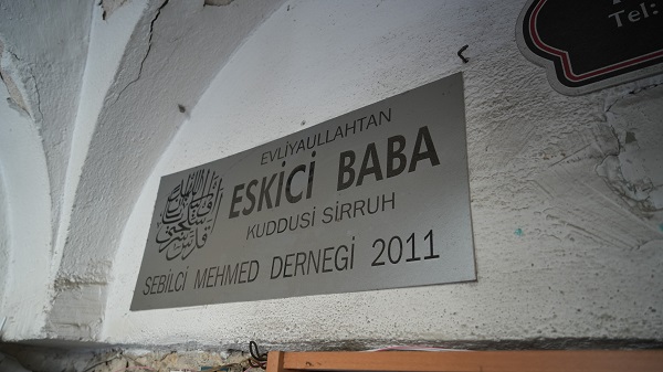 Foto - Dükkanlar arasında kaldı! Bu türbenin hikayesi ilgi çekiyor