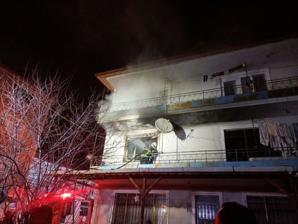 Foto - Dumandan zehirlendi! İtfaiyeden kuşa kalp masajı