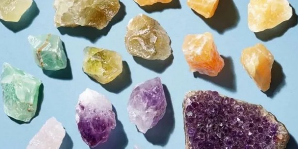 Foto - Dumanlı kuvars taşlarını sahilden gidip topluyorlar bu taşlar altın kadar değerli!