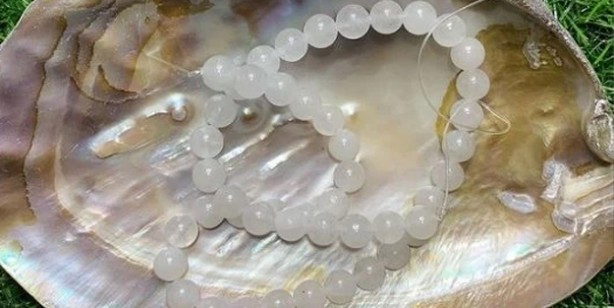 Foto - Dumanlı kuvars taşlarını sahilden gidip topluyorlar bu taşlar altın kadar değerli!