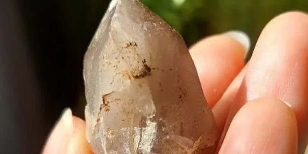 Foto - Dumanlı kuvars taşlarını sahilden gidip topluyorlar bu taşlar altın kadar değerli!