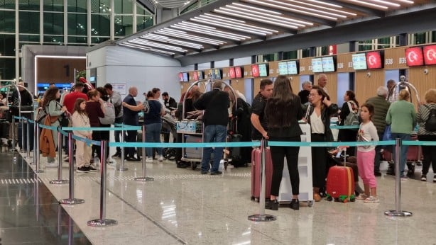 Foto - Dün çağrı yapılmıştı! Türkiye'deki İsrail vatandaşları İstanbul'dan ayrılıyor