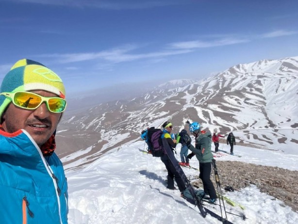 Dün çığ altında kalan turistler bugün tekrar kayak yaptı