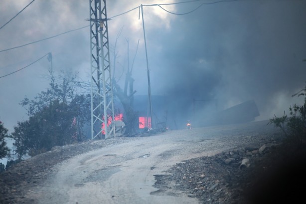 Foto - Dün gece çıkan yangına müdahale hala devam ediyor!