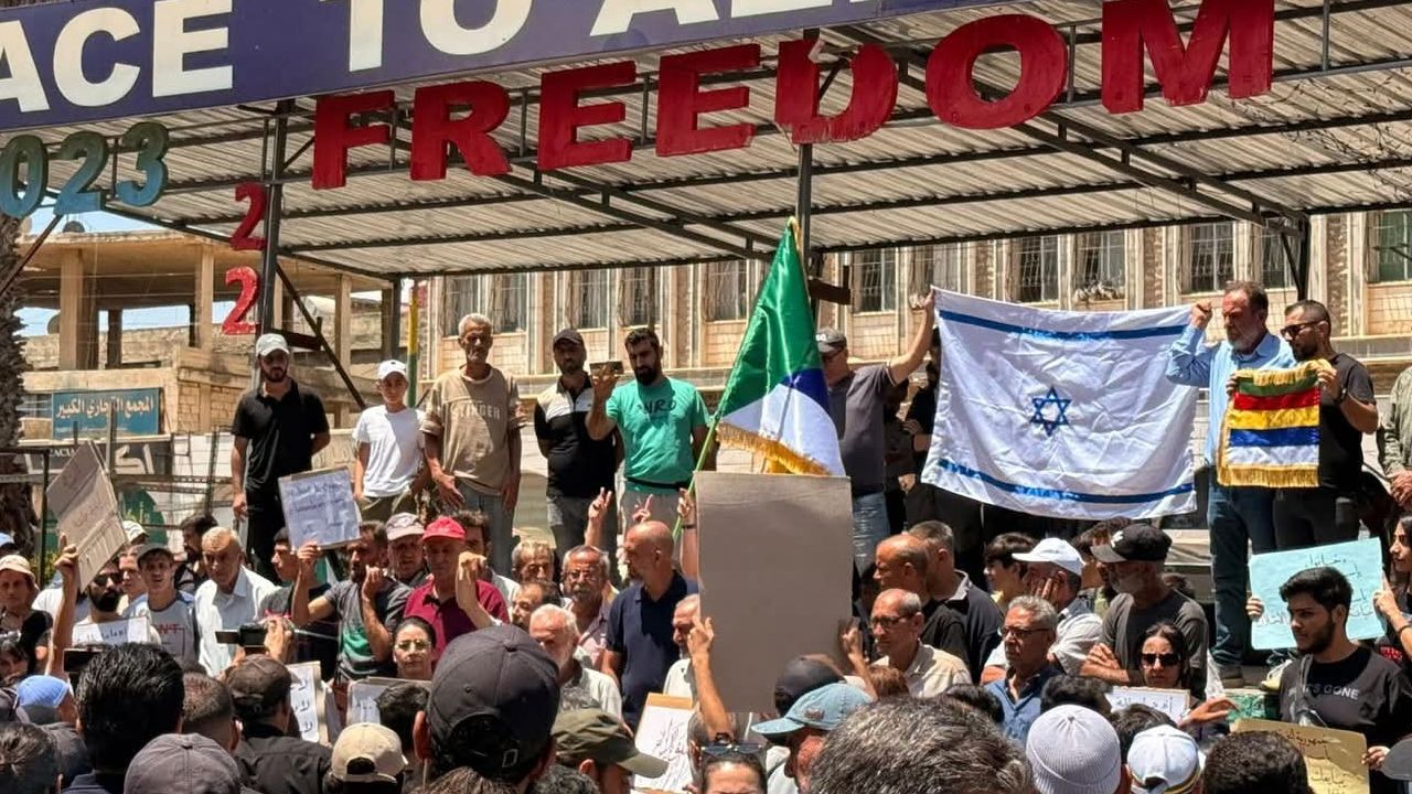 Foto - Suriye askerlerine saldırı! Şara’nın memurunu katledip sözde zafer pozu verdi