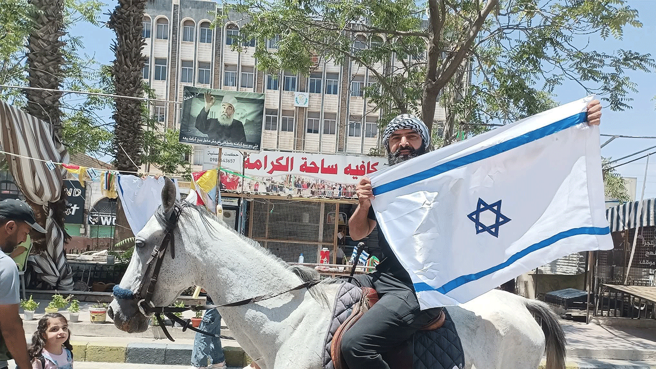 Foto - Suriye askerlerine saldırı! Şara’nın memurunu katledip sözde zafer pozu verdi