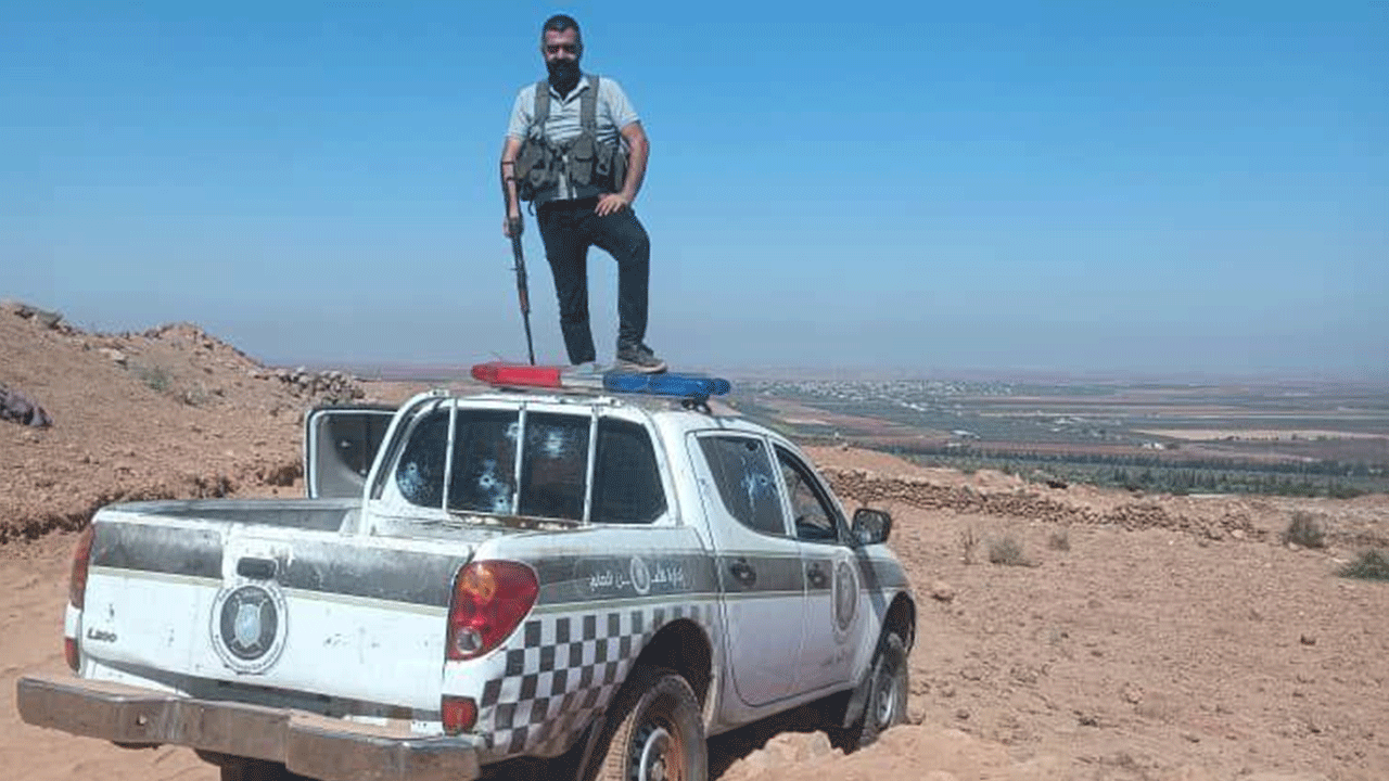Foto - Suriye askerlerine saldırı! Şara’nın memurunu katledip sözde zafer pozu verdi