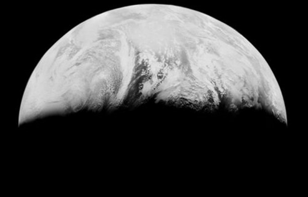 Dünya Ay'dan böyle görünüyor