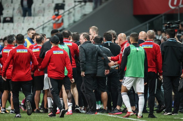 Foto - Dünya Beşiktaş-Adana Demirspor maçını konuşuyor! Balotelli'yi manşet yaptılar