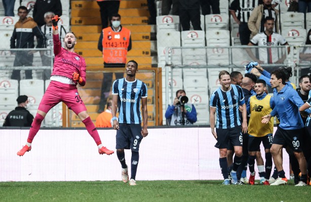 Foto - Dünya Beşiktaş-Adana Demirspor maçını konuşuyor! Balotelli'yi manşet yaptılar