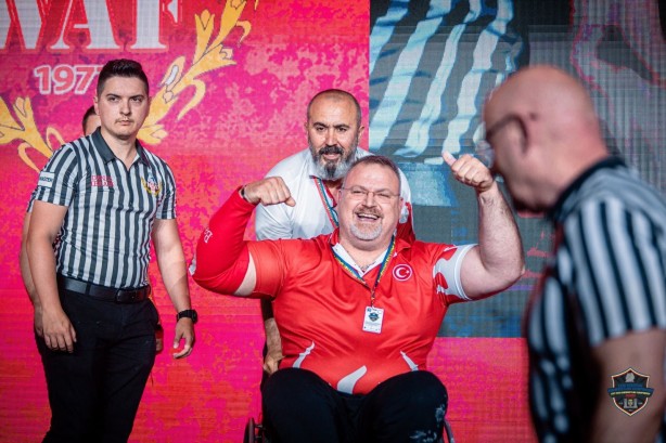 Foto - Dünya bu bileği bükemiyor