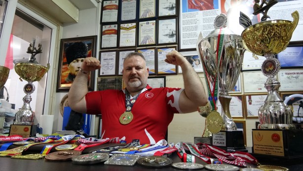 Foto - Dünya bu bileği bükemiyor