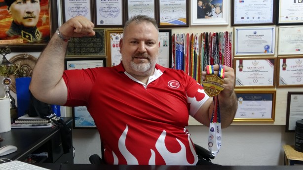 Foto - Dünya bu bileği bükemiyor