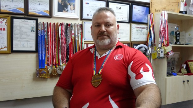 Foto - Dünya bu bileği bükemiyor