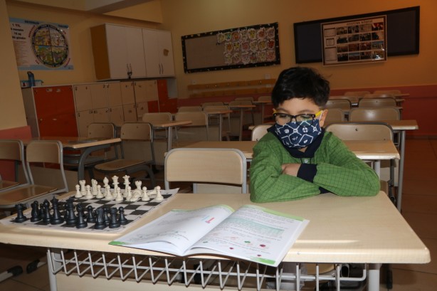 Dünya bu çocuğu konuşuyor! Hakkari'den dünya şampiyonu oldu