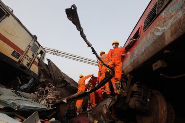 Foto - Dünya bu felaketi konuşuyor! 3 tren birbirine girdi: Bilanço her geçen dakika ağırlaşıyor!