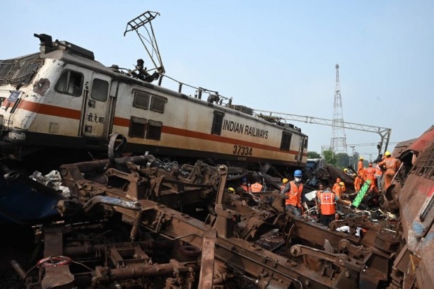 Foto - Dünya bu felaketi konuşuyor! 3 tren birbirine girdi: Bilanço her geçen dakika ağırlaşıyor!
