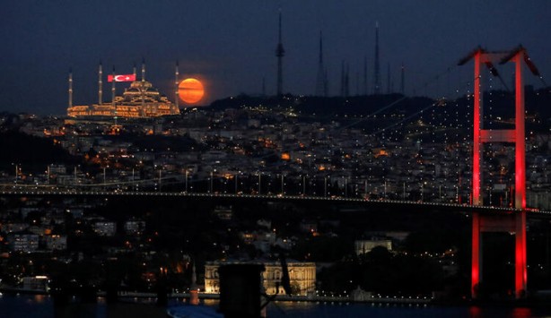 Dünya bu fotoğrafı konuşuyor! İstanbul'da nefes kesen görüntü