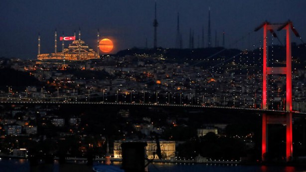 Foto - Dünya bu fotoğrafı konuşuyor! İstanbul'da nefes kesen görüntü