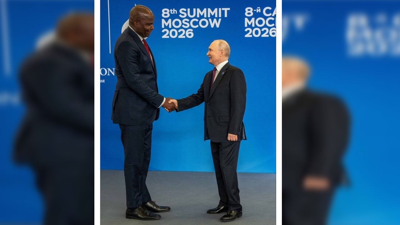 Foto - Dünya bu fotoğrafı konuşuyor! Putin yanında yer cücesi gibi kaldı