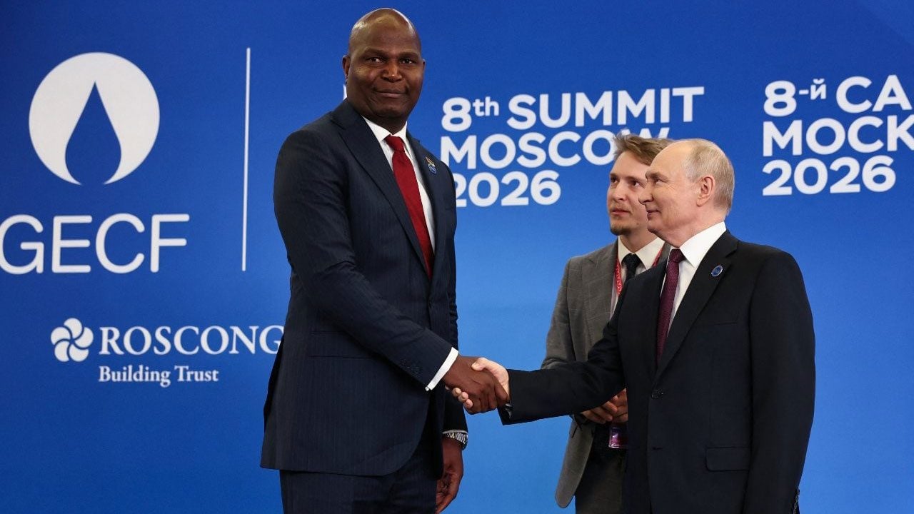 Foto - Dünya bu fotoğrafı konuşuyor! Putin yanında yer cücesi gibi kaldı