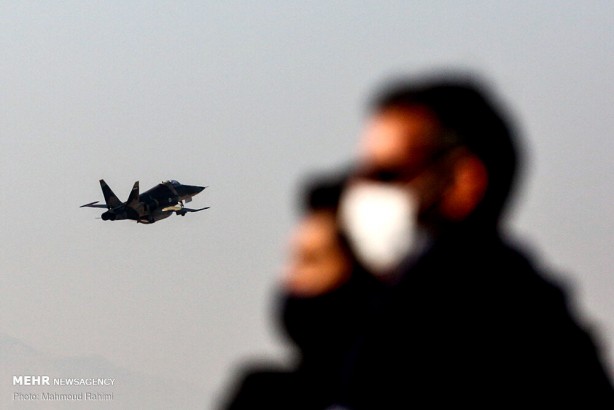 Foto - Dünya bu görüntülere kilitlendi! Önce namaz kıldılar, sonra savaş uçakları havalandı
