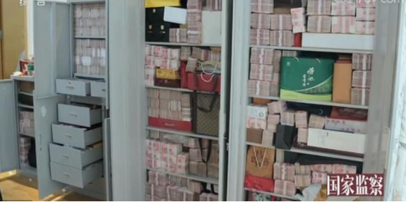 Foto - Dünya bu görüntüleri konuşuyor! Her yerden para fışkırdı, idam cezası kararı...