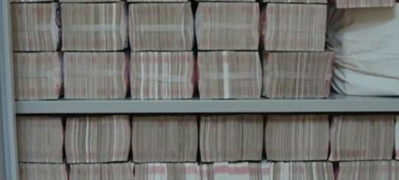 Foto - Dünya bu görüntüleri konuşuyor! Her yerden para fışkırdı, idam cezası kararı...