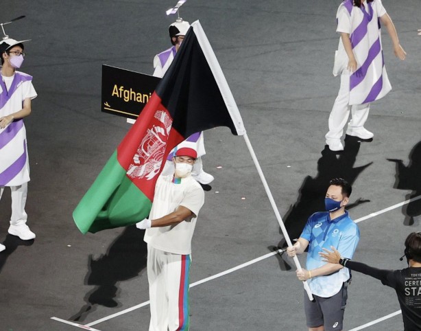 Foto - Dünya bu görüntüyü konuşuyor! Afganistan bayrağını çıkardılar