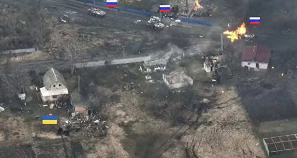 Foto - Dünya bu görüntüyü konuşuyor! Tek başına Rus konvoyunu durdu