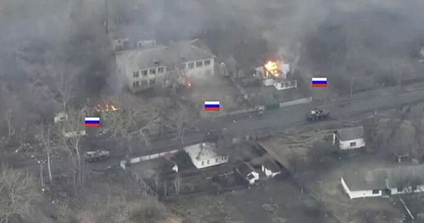 Dünya bu görüntüyü konuşuyor! Tek başına Rus konvoyunu durdu