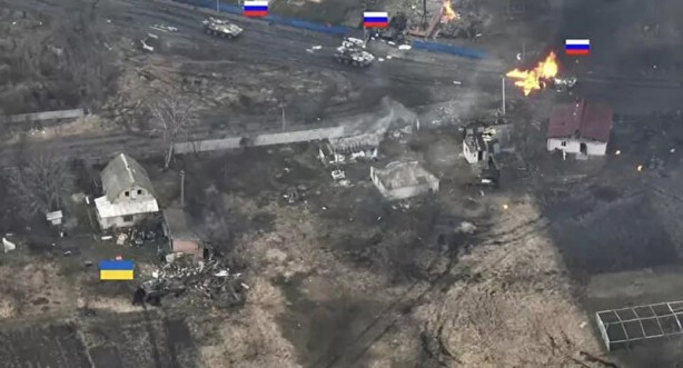 Foto - Dünya bu görüntüyü konuşuyor! Tek başına Rus konvoyunu durdu