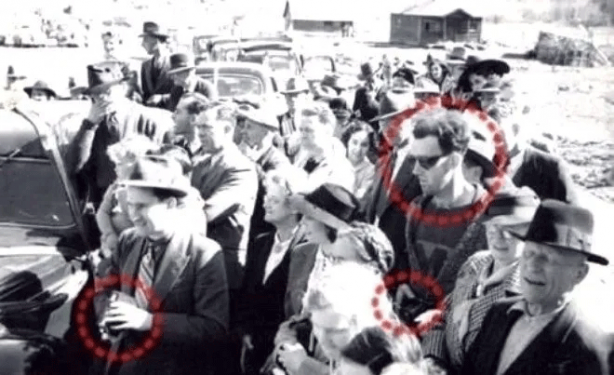 Foto - Dünya bu kareyi konuşuyor: 81 yıl önce çekilen fotoğrafa kimse açıklama yapamıyor!