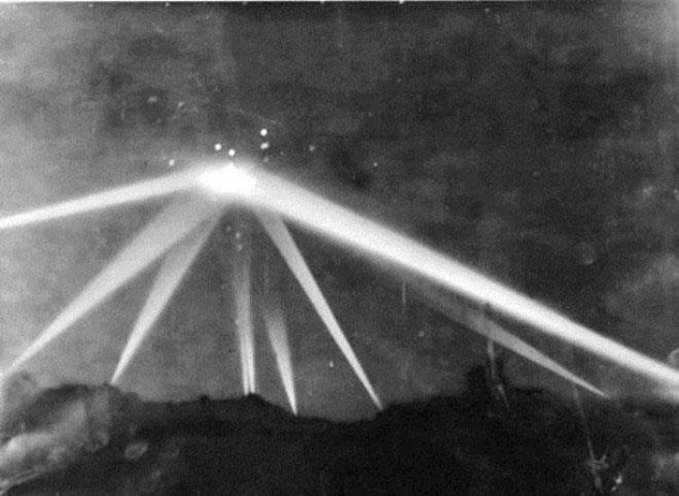 Foto - Dünya bu kareyi konuşuyor: 81 yıl önce çekilen fotoğrafa kimse açıklama yapamıyor!