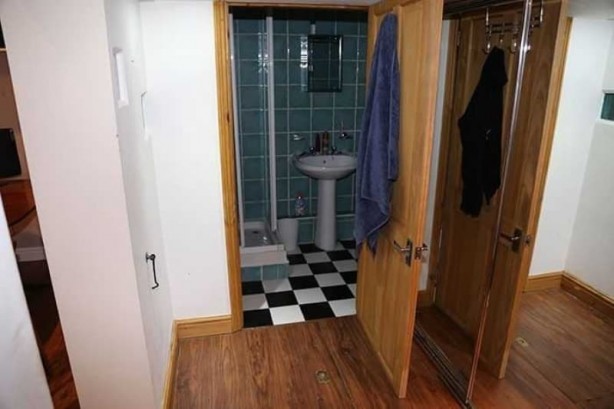 Foto - Dünya bu olayı konuşuyor! Yeni taşındığı evde kapağı açınca fark etti