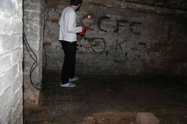 Foto - Dünya bu olayı konuşuyor! Yeni taşındığı evde kapağı açınca fark etti