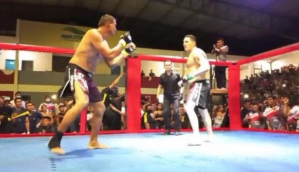 Foto - Dünya bunu konuşuyor! Biletler 100 dolar… Belediye Başkanlarını dövüştürdüler